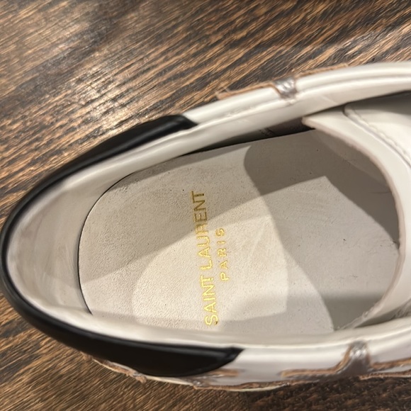 Gorgeous Saint Laurent, YSL 38! Perfect condition! Very versatile & classic! - Picture 4 of 6